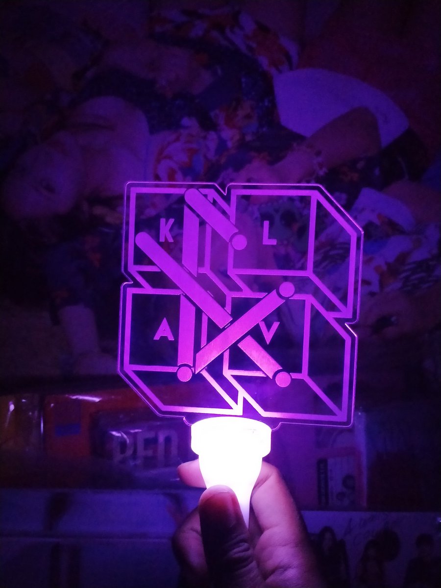 CharacterofR's tweet photo. Frustasi nyari lightstick f(x) D4DS in japan gk nemu2 akhirnya bikin sendiri dan ternyata bagus juga hasilnya beda di pengangannya aja 😁
#fx #에프엑스 #fxlightstick #kpoplightick #MeU #dimension4dockingstation #klav #lightstick #PERIWINKLE https://t.co/FImagxUg5B