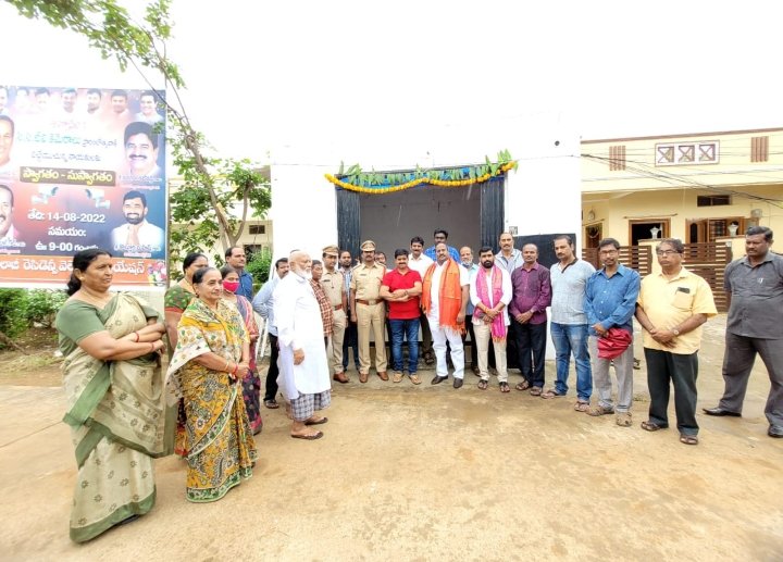 DeputyMayorpmc's tweet photo. పీర్జాదిగూడ మున్సిపల్ కార్పొరేషన్ పరిధిలోని 6వ డివిజన్ లోని బాలాజీ  రెసిడెన్షియల్ లో సీసీ కెమెరాలు  ప్రారంభించడానికి  ముఖ్య ఆతిధులుగా  గౌరవ మేయర్ జక్క వెంకట్ రెడ్డి  గారు , *గౌరవ డిప్యూటీ మేయర్ కుర్ర శివ కుమార్ గౌడ్* గారు ,విచ్చేసారు. https://t.co/zIs8QpJjc1