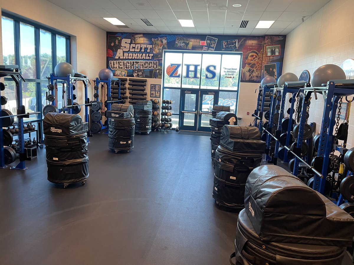 ZHSbasketball's tweet photo. Prepping for off-season workouts. Ready to get to work! #noeZwayout https://t.co/BJ77ab32QY