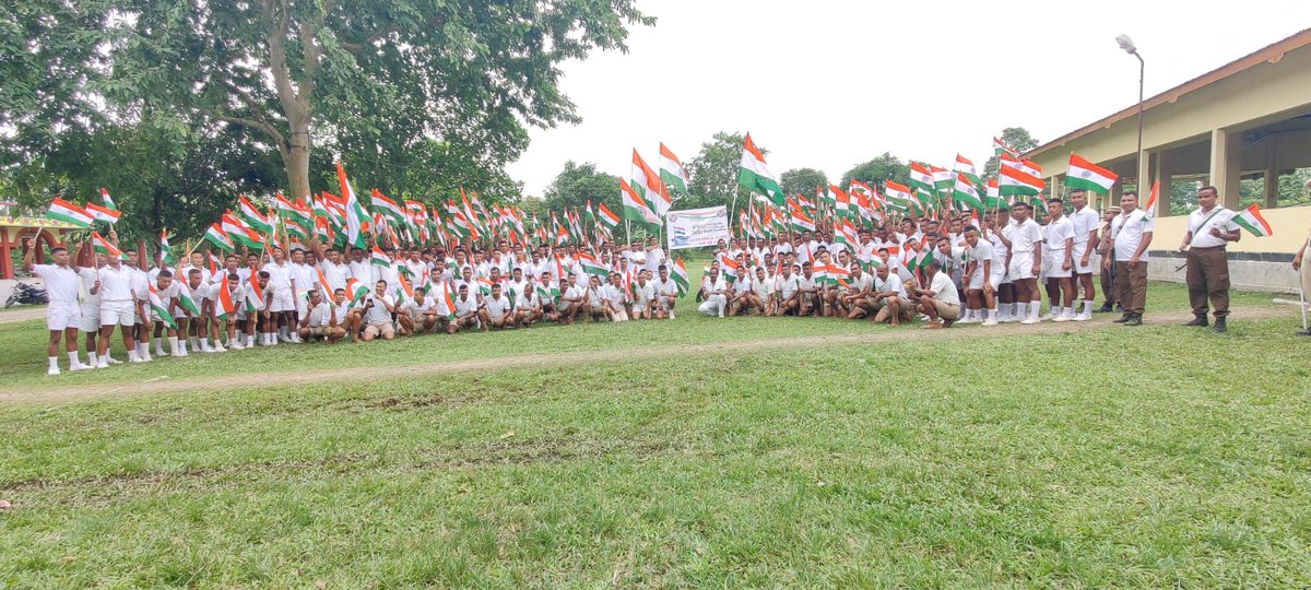 ProdhaniSachin's tweet photo. Prabhat Feri Celebrate at 20th AP(IR) Bn. Panbari, Dhubri. 
#AzadiKaAmritMahotsav
#HarGharTiranga
#HarGharTirangaAssam.  @20THAPIRBN https://t.co/70zQd52EQt