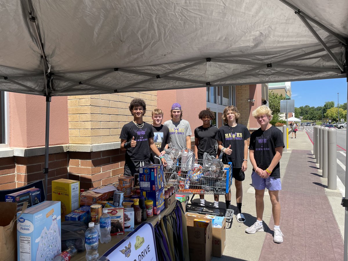 Jayden_WR7's tweet photo. Had a great time raising food donations with @HSHSFB for the Town Of Holly Spring’s Food Bank. @Tharrington85 @Christiand2007 @JoelSheehan13 https://t.co/c5mzv99sgE