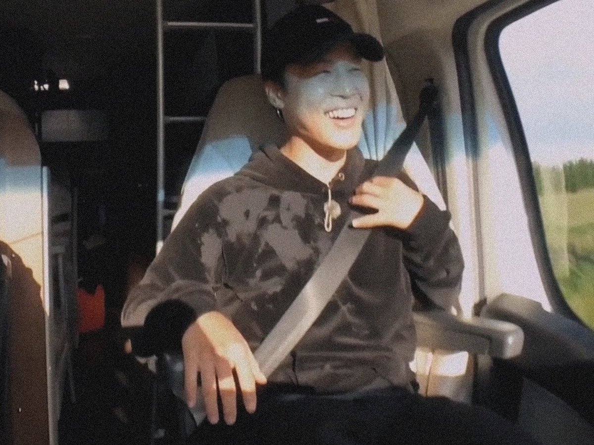 PJML00KS's tweet photo. h^^py jimin https://t.co/7xZBoTth8N