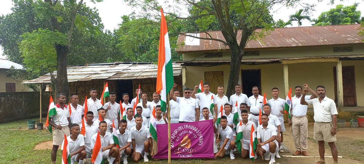 BdebaBoruah's tweet photo. #AjadiKaAmritMahotsav
#HarGharTiranga 
#HarGharTirangaAssam 

National Flag hoisted by the trainees of "F" Coy in front of their barrack @20THAPIRBN https://t.co/NDyFikzeO6