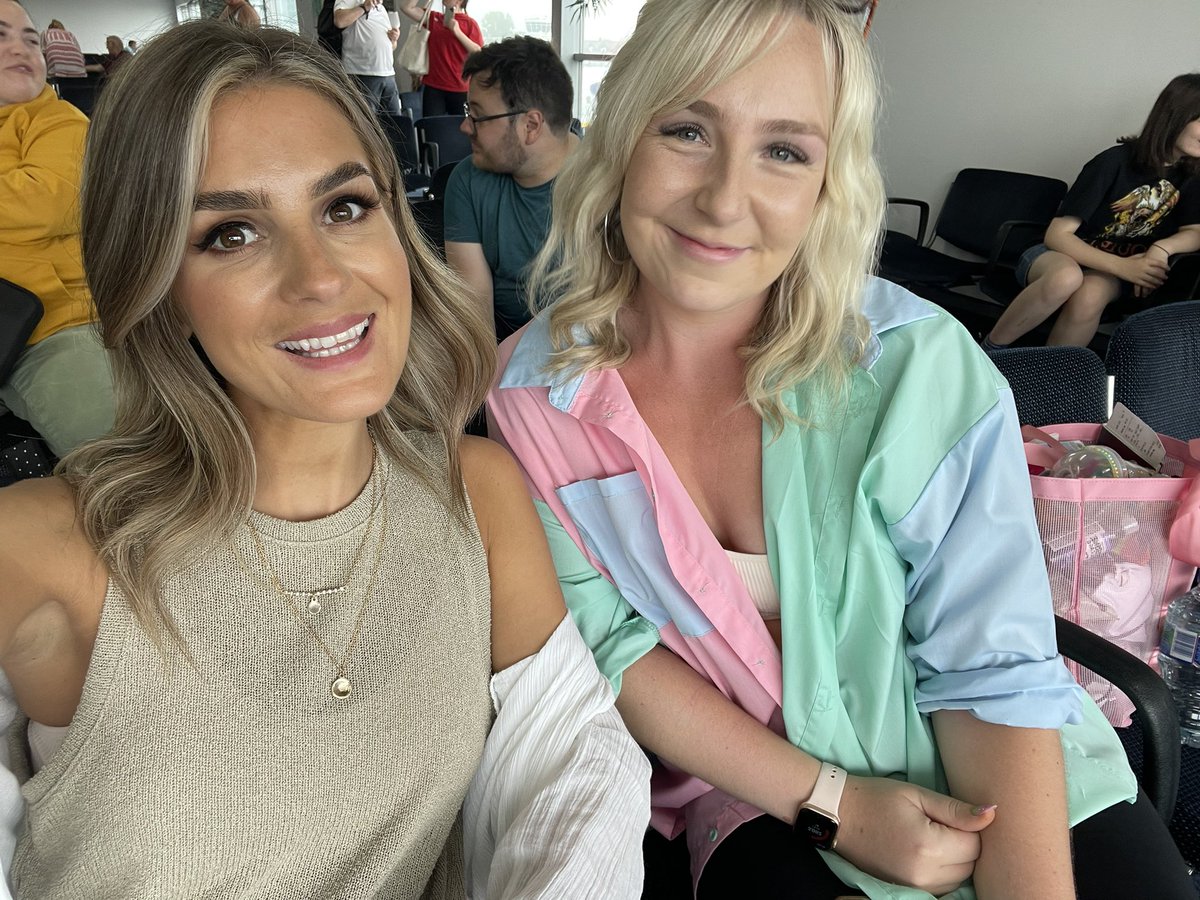 LMC2407's tweet photo. Been counting down this hol since we broke up and it finally arrived 🇲🇽🇲🇽met Jess when we both started at Bishy and she’s been my bestie ever since ❤️#workpals #mexico2022 https://t.co/KBGagWsXpn