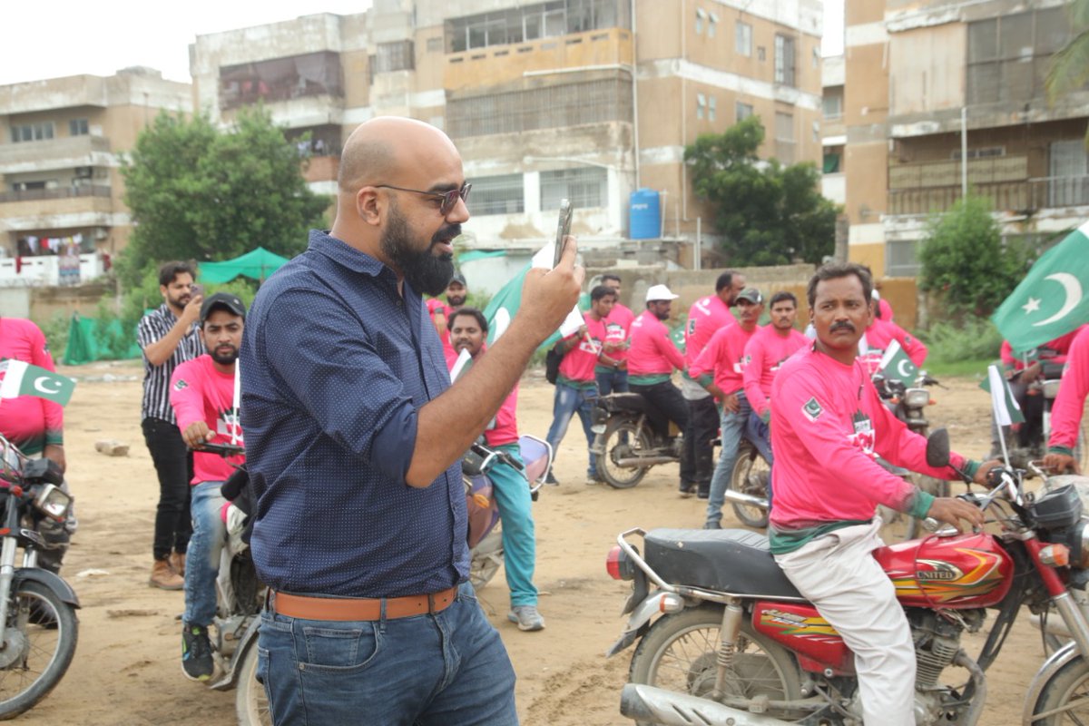 Shah_Rizvi97's tweet photo. Junaid Akram, Azlan Shah, and Bilal Hassan, who were leading a rally of 75 riders, were happier than ever, and the energy they exuded carried through the city with the foodpanda riders. @foodpanda_pk #FoodPandaDeliversHope https://t.co/WByunlQm3I