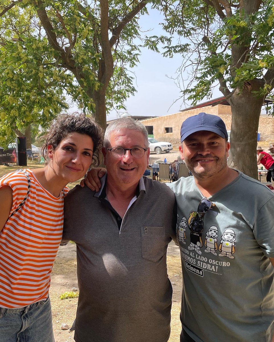 marianogcpuebla's tweet photo. Este año tampoco iba a faltar el arroz de #Bugéjar. Con algunos amigos, entre ellos Pedro, Alcalde Pedáneo de #Topares. https://t.co/HLs0fnf8Pf