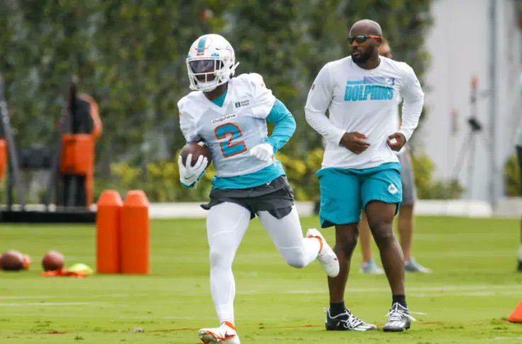 ROTOBOSS's tweet photo. NEW VIDEO: Chase Edmonds Draft Sleeper! 2022 Fantasy Football Draft Sleeper: Chase Edmonds RB Miami Dolphins https://t.co/DZcg1ZY7QM via @YouTube #fantasyfootball #fantasyfootball2022 #fantasyfootballdrafts https://t.co/Sip4IO4AQ2