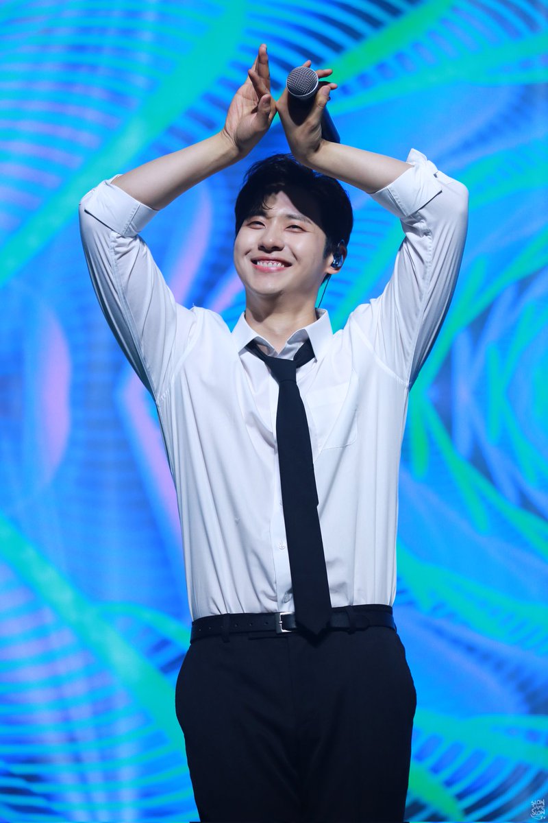 SlowSameSlow's tweet photo. 220813 〰️ 해피공찬데이 MC

🐻 : 무대가 쬬아!
이제 어디서 이렇게 신난 모습을 보나
벌써 보고싶다 

#B1A4 #신우 #CNU @B1A4_CNU https://t.co/96ZR6pwlnX
