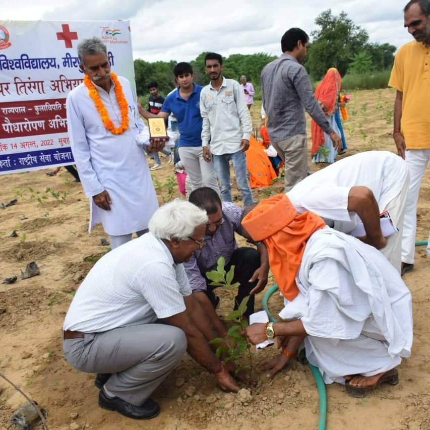 igu_nss's tweet photo. आज महामहिम राज्यपाल श्री बंडारू दत्तात्रेय की प्रेरणा से NSS,IGU ने पौधारोपण अभियान का आगाज किया।
#HarGharTiranga

@igu_meerpur @RajBhavanHry @Dattatreya @_NSSIndia @ConnectingNss @NssrdD @Nss_ssgi 
@nss_to @YASMinistry @Anurag_Office @KirenRijiju @MinOfCultureGoI @EduMinOfIndia https://t.co/yVKgVZbJcm