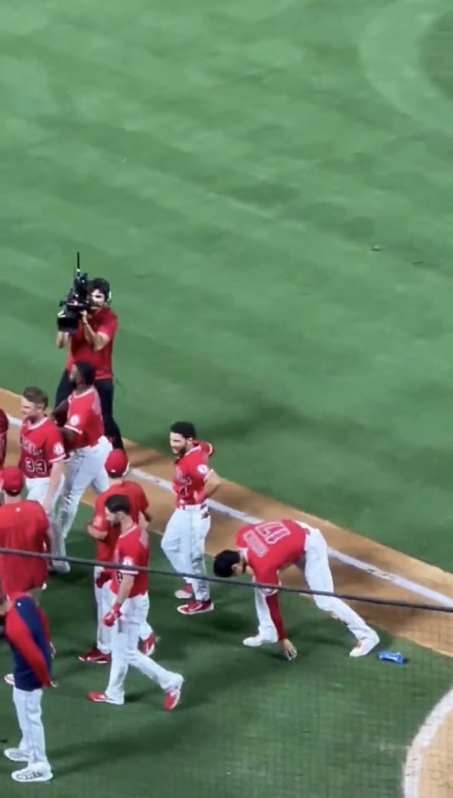 Angels TopPlays on X: "Shohei Ohtani picking up trash after the walk-off...  👑 https://t.co/qvgiltlW4x" / X