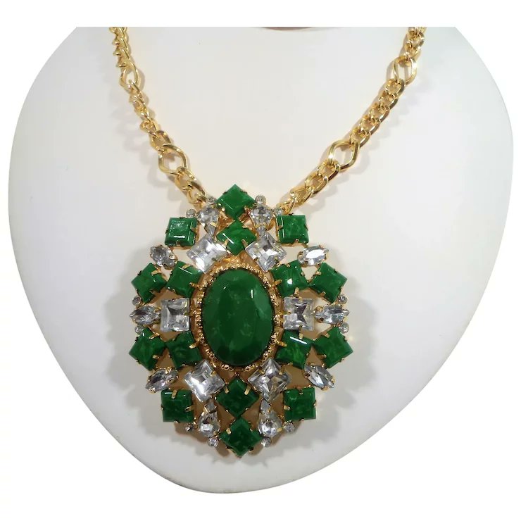 ClarasJewelry's tweet photo. Arnold Scaasi Bold Runway Statement Green Pendant Necklace
#rubylane #vintage #retro #jewelry #ring #sterlingsilver #vintagebeginshere #jewelryaddict #fashionista #diva #glam #designer #hautecouture #mothersday2022
https://t.co/OqYFz7lLLs https://t.co/0g2c5V7em3