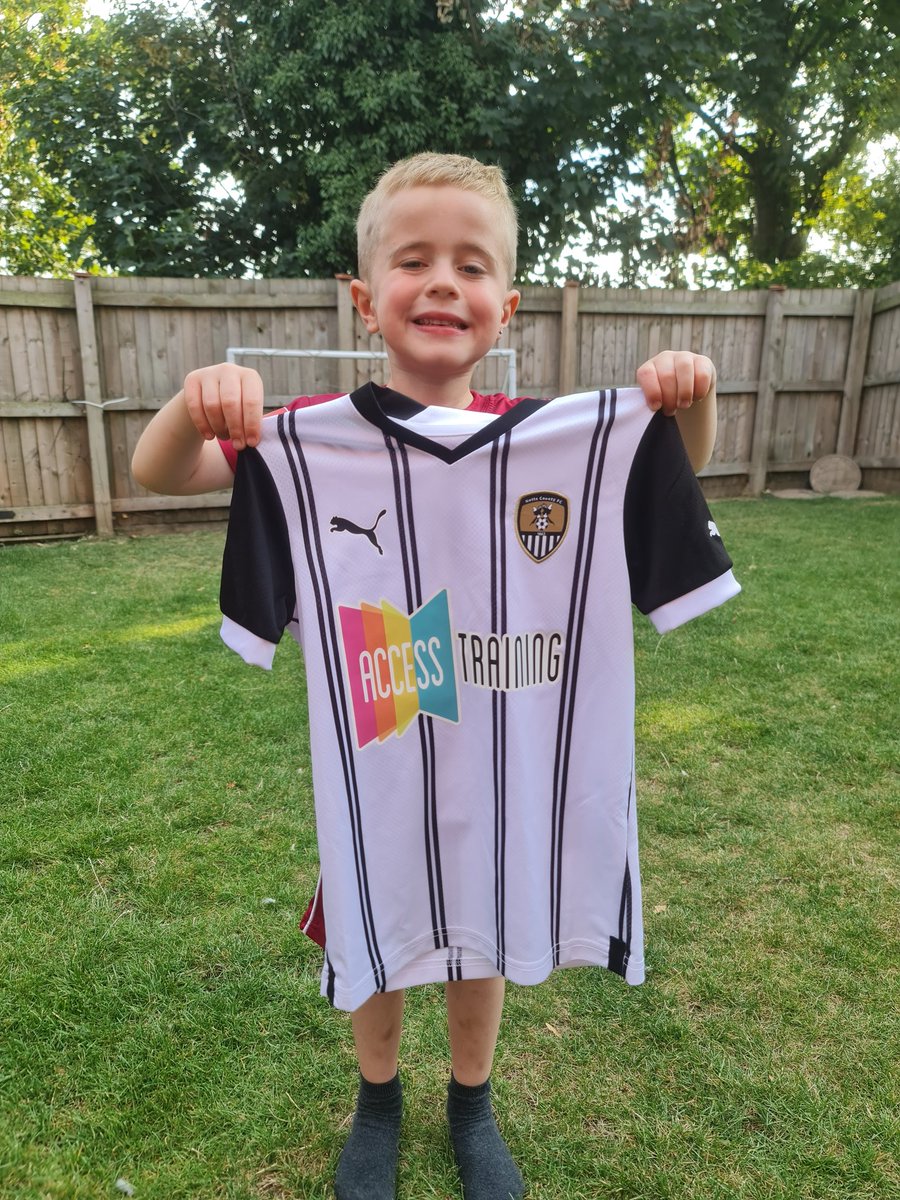 iain_swift's tweet photo. Jenson chuffed with his new shirt for being a good boy in the holidays! 

@magpies_history @Official_NCFC @scottcedwyn_ https://t.co/PDcXf9g86h