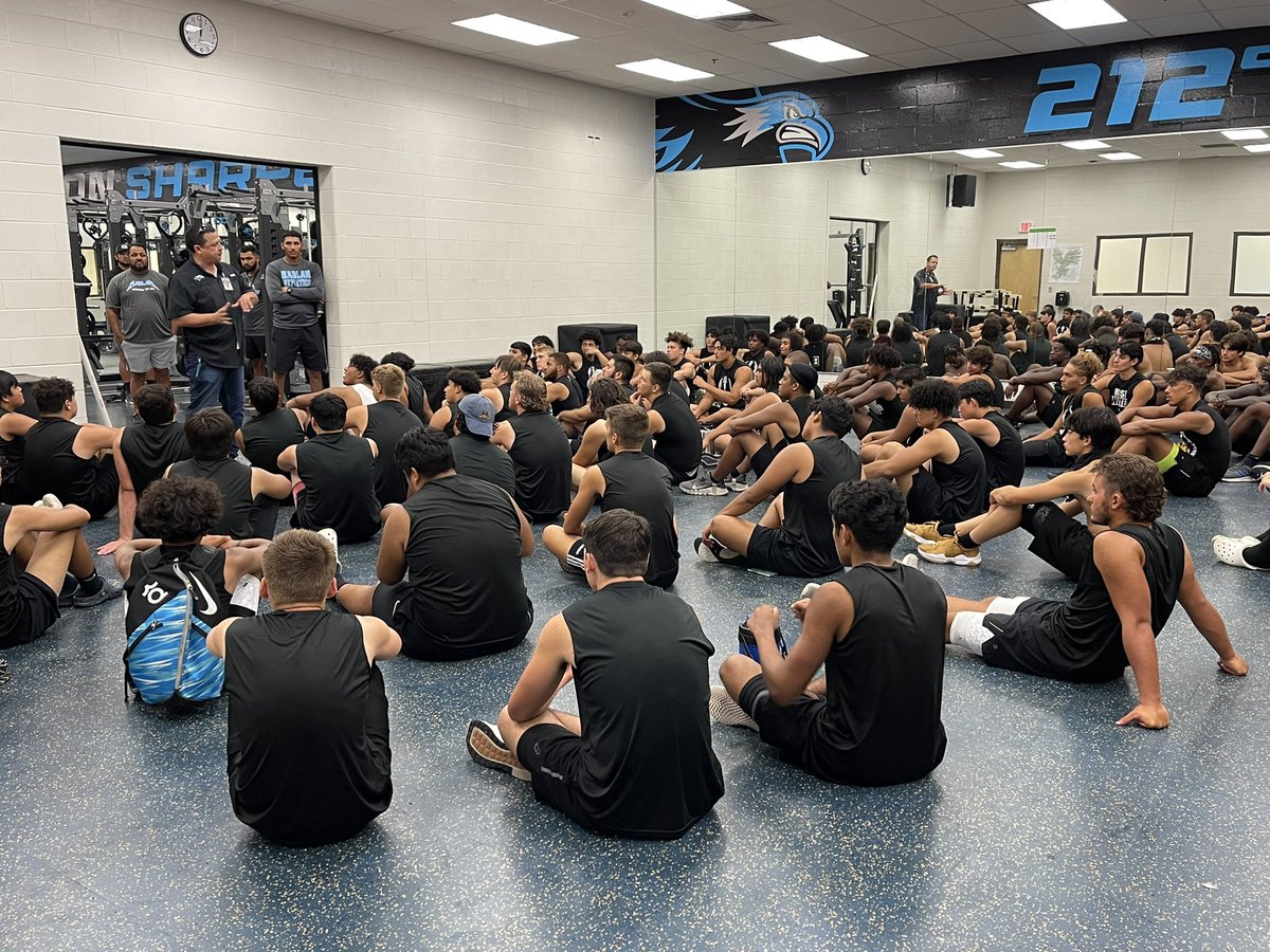 HarlanHawks_FB's tweet photo. Before the weekend ends, We would like to thank our very own AP @anryem for pouring into our Hawks about setting the example and grinding it out when itโs tough. Truly a blessing to have an admin team that cares about our athletes on and off the field. Give him a Hawk Yeah! https://t.co/7CyvbFD9Ux