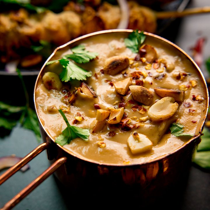 KitchenSanc2ary's tweet image. kitchensanctuary.com/easy-satay-sau…
This easy 10-minute Satay Sauce Recipe makes a great dip for chicken, pork or vegetable skewers. 
Smooth and creamy with a little chilli kick!😋
#sataysauce #peanut #satay #dip