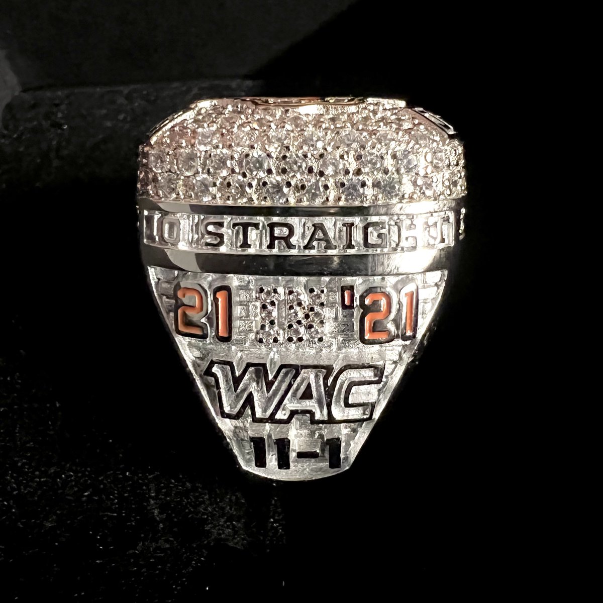 Woke up today a little heavy handed! 💍 Members of the 2021 WAC Champs received their “21 in ‘21” rings last night at the Kat Klub during our team social. These rings commemorate the most wins in a calendar year in college football history. #EatEmUpKats