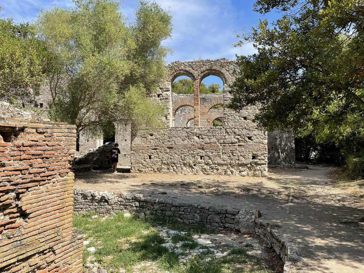 rafazarmi's tweet photo. #butrinto #albania 🇦🇱 La Mezquita-Catedral de Córdoba en Albania! 😂 https://t.co/qRLB1jAAVu