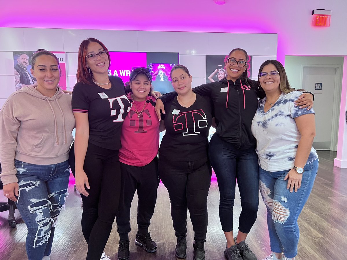 Mrey23's tweet photo. The Mighty Loop is 5G Network Certified and ready to deliver on Total Experience with every customer! #5G #Tmobile #FLEast #Experience5G @cjgreentx @TracyNolan_ @JonFreier https://t.co/IJaZjDf3Jt