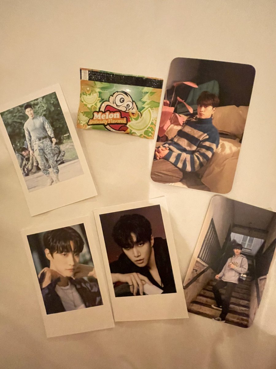 VinyStans's tweet photo. I don’t know who sat behind me and gave this to me but thank you so so so so much for this #BeforeMidnight #LeeJunho #Junho #BeforeMidnightDay3 #BeforeMidnight_DAY3 https://t.co/c9scQVTQTP