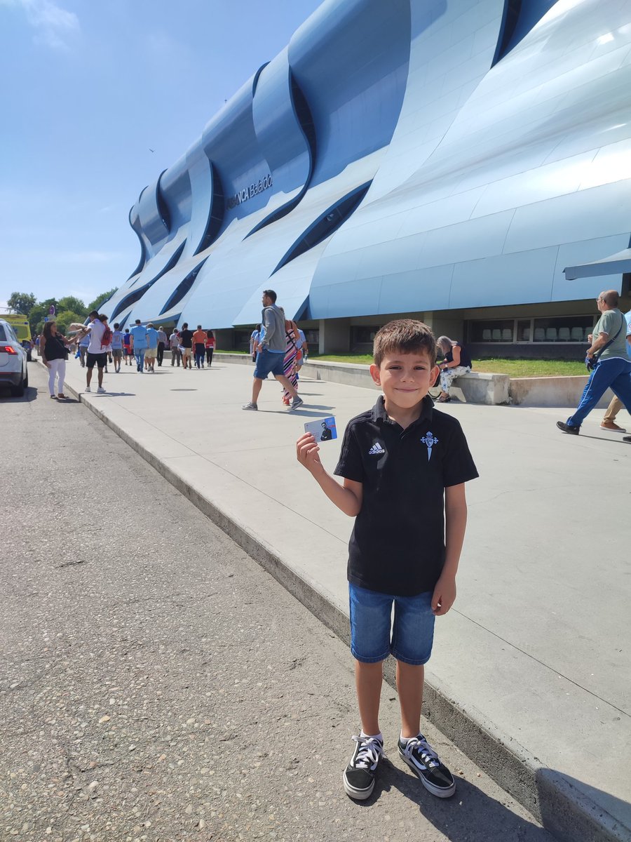 DPretel13's tweet photo. Onte foi un día moi especial, vou ter acompañante ao meu lado en Balaidos toda a tempada 😊✌🏻 @RCCeltaGL https://t.co/no0X2PD5Mg