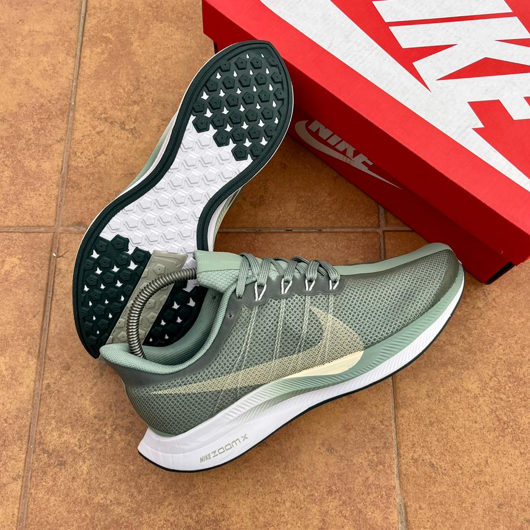 Ajaywears's tweet photo. Nike Air Zoom Pegasus 

40-45 
N30,000 

We deliver nationwide. 
Kindly send us a dm or WhatsApp https://t.co/htjdqNrCnm to order. https://t.co/3B4xrYowXd