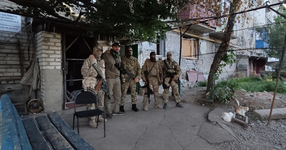 AricToler's tweet photo. A few days ago, the Grey Zone (RSOTM) Telegram channel posted photos of a visit to the so-called Wagner HQ in the Donbas (Popasna). Prigozhin may have been there.

The photos were apparently easy to geolocate. Ukraine destroyed it in a HIMARS strike today. https://t.co/dZCh3oqhpH https://t.co/ejkCLDRlrX