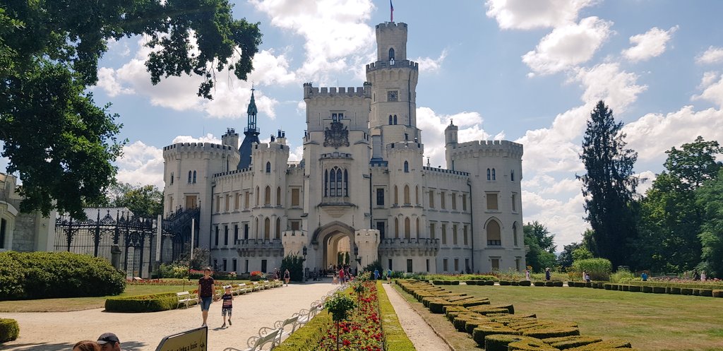 flyingdutchy91's tweet photo. Back from my holiday in the Czech Republic! I had a great time with a lot of beersand fantastic Czech food. I really liked the Goulash and Kulajda soups. Here a couple of pictures from the various cities I visited. I went from Prague to Brno to Ceske Budejovice and Plzen. https://t.co/nMwy4adaqZ