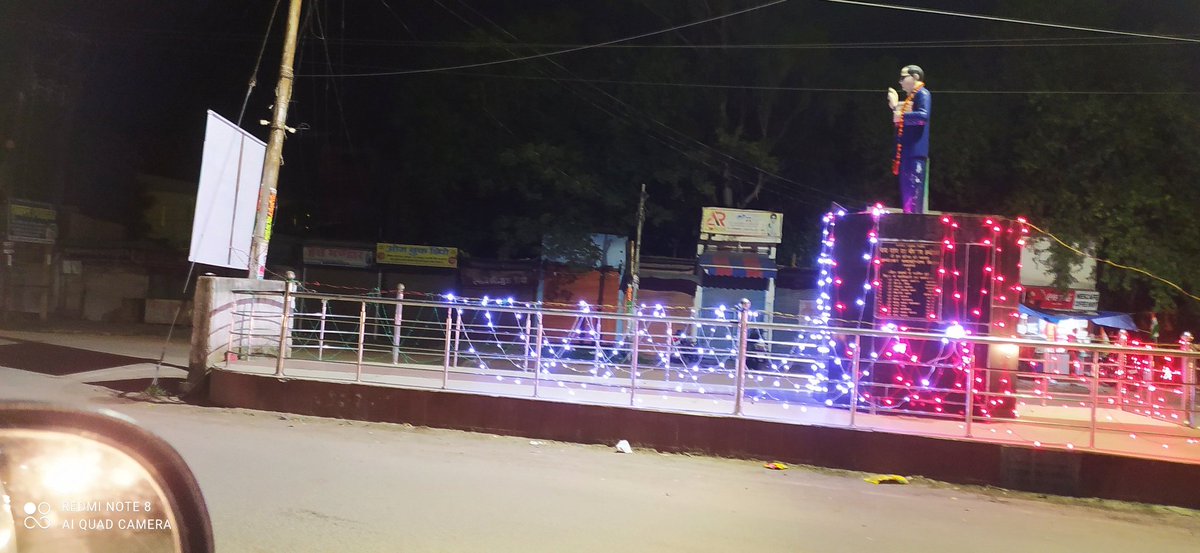 NeelamRbl's tweet photo. देश आजादी का75वा स्वतंत्रता दिवस हर्षोल्लास के साथ मना रही है क्या संविधान निर्माता डॉ भीमराव अंबेडकर जी की मूर्ति के सामने होल्डिंग लगाना उचित है?प्रशासन संज्ञान लेकर तत्काल प्रभाव से मूर्ति के सामने से होल्डिंग तत्काल हटवाए  @myogiadityanath  @dmraebareli @raebarelipolice https://t.co/wKDGfpmCCx