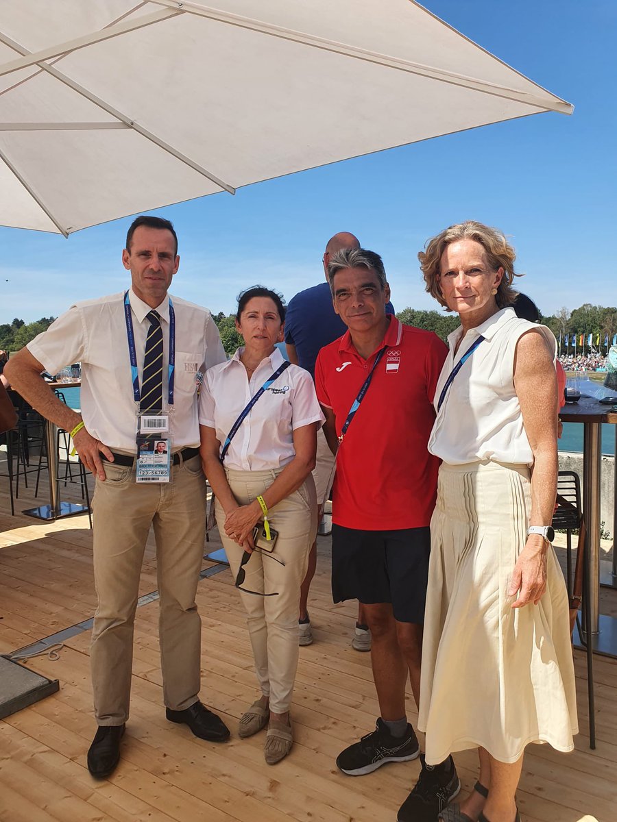 ¡Grandes! 🥈😍

Nuestro DG, Albert Soler, ha acompañado y felicitado a los subcampeones <a href="/AleixGPodium/">Aleix García Pujolar</a> y <a href="/RcondePodium/">Rodrigo Conde</a> 💪🏻

También a Asunción Loriente, presidenta de <a href="/fed_esp_remo/">Fed.Española de Remo</a>, Jean Christophe Rolland, de <a href="/WorldRowing/">World Rowing</a>, y Annamarie Phelps, de la Federación Europea de Remo  🤝