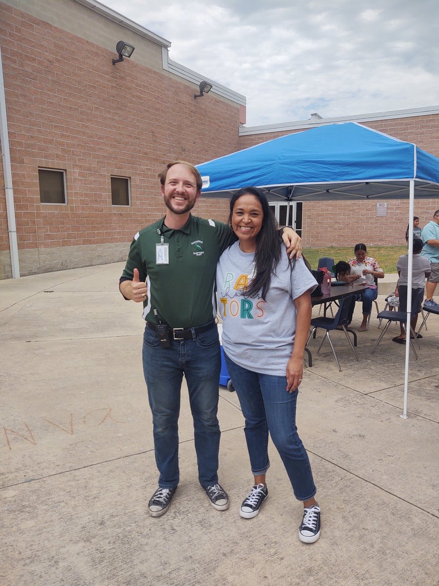 Mr_Sandrin's tweet photo. Our first Popsicles With the Principles event was a blast! A great way to meet raptors new and old. A huge thanks to the staff members who stayed and visited with the community. Building solid relationships can begin before day 1! @NISDRhodes #Rhodesignited #NISD https://t.co/obvS40iePC