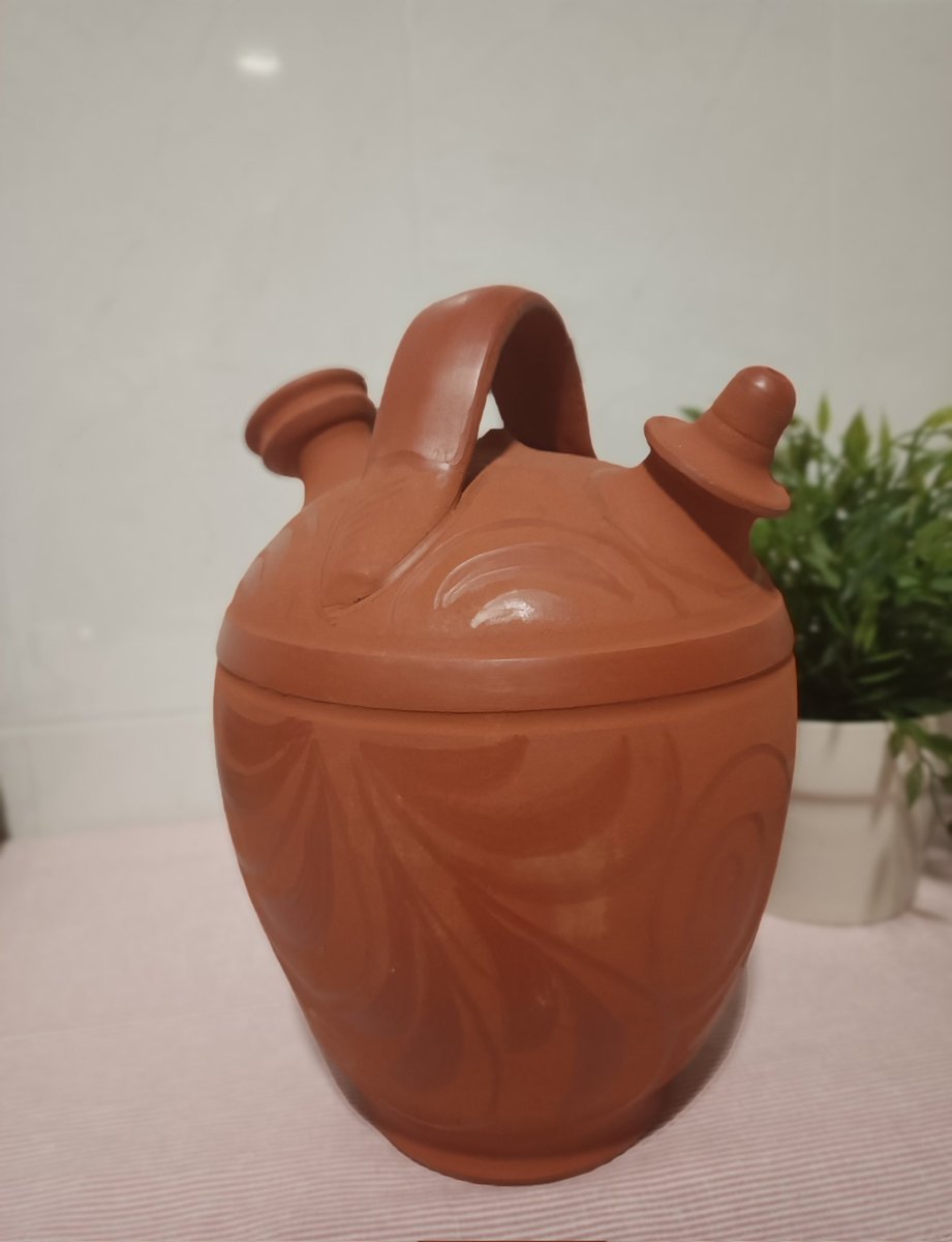 QuironCA's tweet photo. Mis padres: Te hemos traído un regalo de las vacaciones para tu nueva casa.

El regalo: https://t.co/fzEuYq5Que