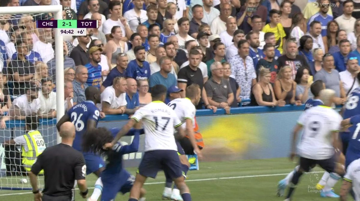 PoorEPLreferees's tweet photo. Yes, Romero should have received a red card after pulling down Cucurella by his hair https://t.co/jZTp5HU8wt