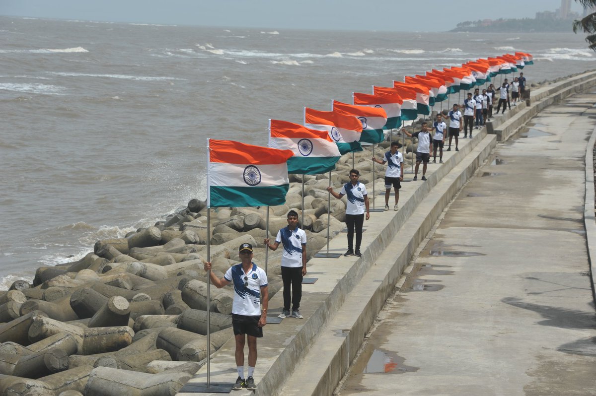IN_HQMNA's tweet photo. On the eve of Independence Day the Tricolour adorns operational units, residential areas and promenades at #Mumbai. Maharashtra Naval Area continues the glorious celebration of 75 years of Independence as part of #AzadiKaAmritMahotsav #harghartiranga https://t.co/3AcHAByLMX