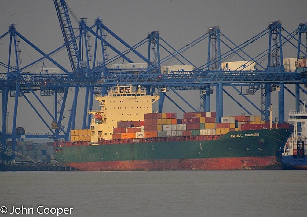 TheSuffolkMan's tweet photo. #Felixstowe #shipping https://t.co/cES8Rj6BeO
