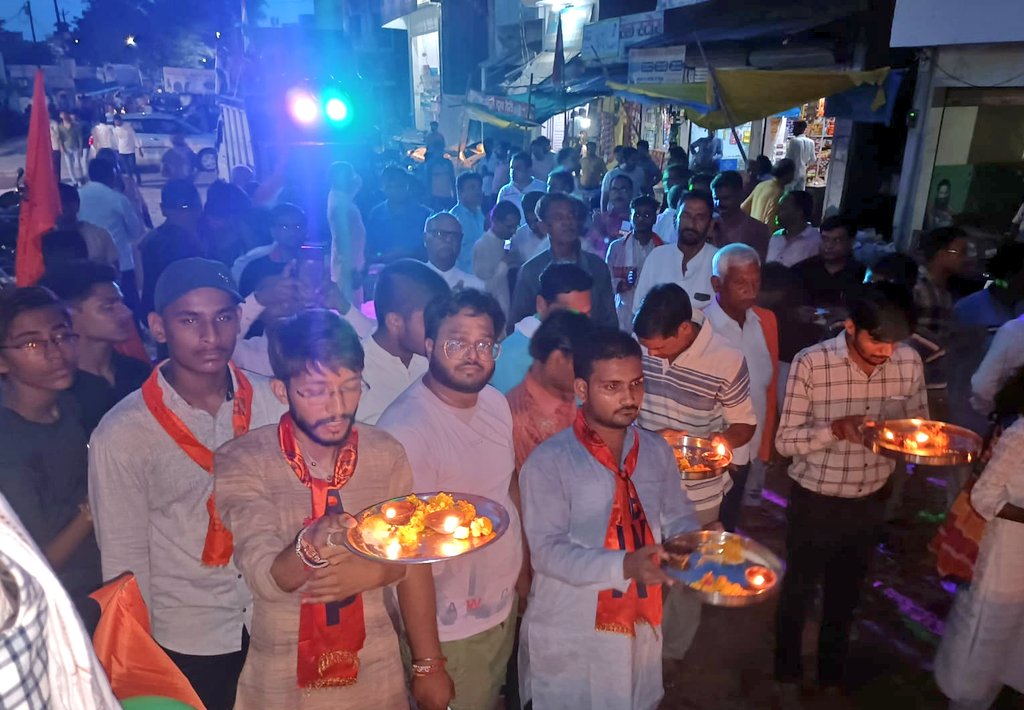 abvpforkanpur's tweet image. अभाविप हमीरपुर जिले की मौदहा नगर इकाई द्वारा अखण्ड भारत संकल्प यात्रा व अखंड भारत दीपोत्सव कार्यक्रम का आयोजन किया गया ।।
#ABVPTirangaRally #अखंड_भारत_दीपोत्सव