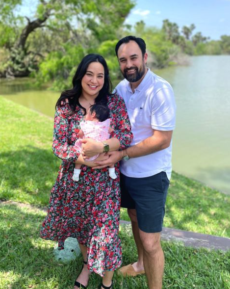 RochelleMGarza's tweet photo. I'm a 5th-generation Texan and a new mom. I want my daughter to grow up in a state that recognizes her freedoms and potential. I want her to love Texas just as my family has for generations.

I'm running to be your AG to fight for a Texas that will make future generations proud. https://t.co/Sxz6tH3LSA