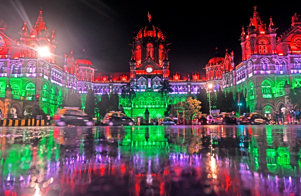 Chhatrapati Shivaji Maharaj Terminus, a UNESCO World Heritage Site lit up in Tricolour on the eve of Independence Day !
#AzadiKaAmritMahotsav 
#HarGharTringa
