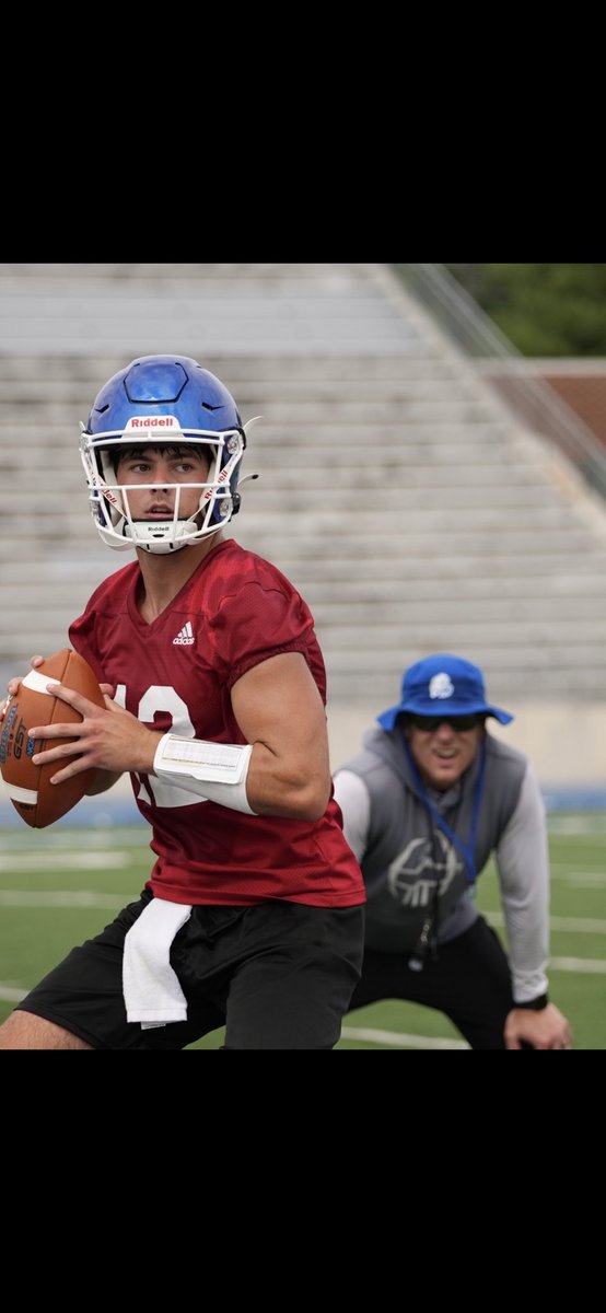 CoachSmithVC's tweet photo. Forever QB1!!! ⁦@TritonChandler4⁩ ⁦@CNQR_FB⁩ #VCBloodline #CNQR #VCYK ⁦@DrakeBulldogsFB⁩ #OKPreps https://t.co/blIa61oKHu