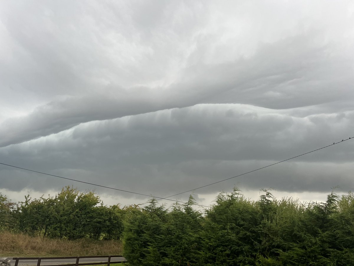 DaonnaiSean's tweet photo. @CarlowWeather This was one forming in North Roscommon https://t.co/z5XsKFICbz