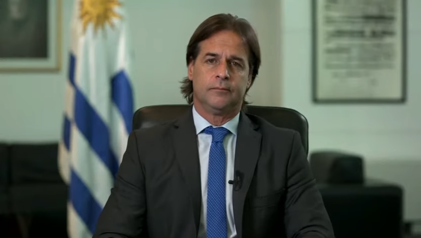 lahoracanal5's tweet photo. Esta noche, como todos los domingos del año hacemos el superclásico de los domingos por @canal5uruguay y @Sport890. 

En vivo el Presidente, en otro rol, otro formato y respondiendo otras preguntas; futbolero y distendido. Hoy nos acompaña @LuisLacallePou https://t.co/NKe6cN06Fv