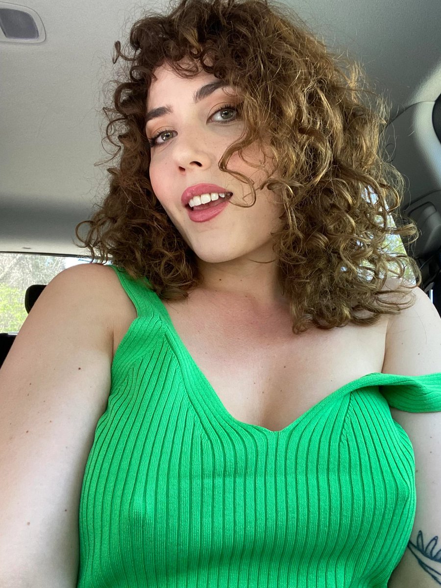 Lexie4_l's tweet photo. would you hitch a ride with a mother without a bra? 🍒 https://t.co/WK00EpQURG