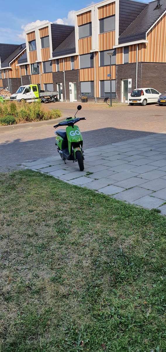 Jimsimon81's tweet photo. @gosharingoff  thank you for blocking the driveway. After complaint still no action. #gemeenteenschede https://t.co/ZapSXQFwbm