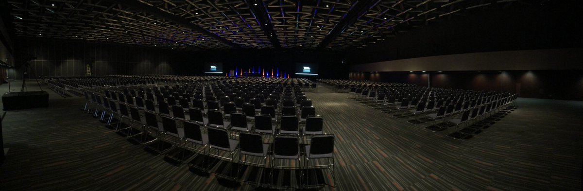 First keynote talk at a big conference tomorrow. There are very many chairs. Excited but also a bit scared. I’ll be talking about robots 🤖 in plant 🌱 ecology. esa.org/montreal2022/p…