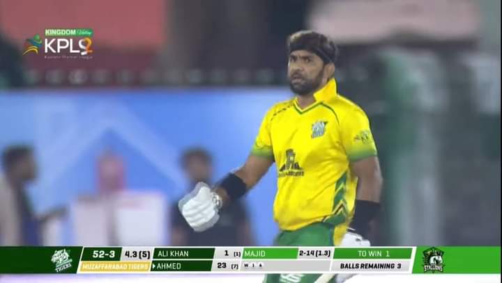 ziiawords56's tweet photo. Ap log Yaha space Mai busy ho,
Waha Chacha Iftikhar Ne 24*(8) Runs Banakar Apni Team Ko Match Jitwadia
#KPL22 https://t.co/RkypbuDNJa