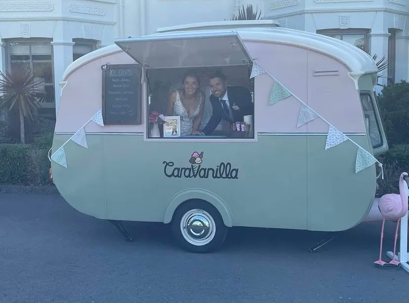 SouthdownsManor's tweet photo. This was definitely needed in the heat recently🥵🍦

@caravanilla

#weddingvenue #weddingideas #weddings #SouthdownsManor https://t.co/0gxqYZbgEP