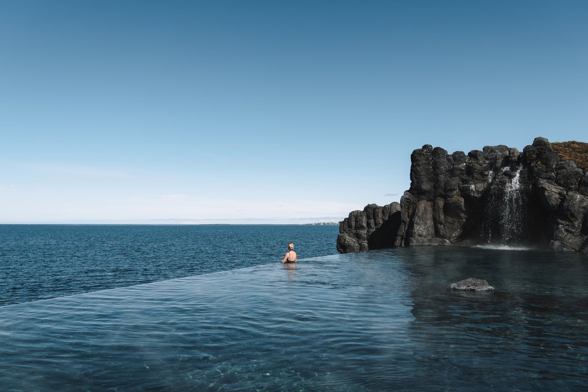 Invoke your senses with the salty scent of the Atlantic Ocean, the sounds of wildlife and ocean tides. Feel of the warm geothermal water and bask in the captivating view from the infinity-edge of the lagoon, only minutes from the city centre.

#WhereSeaMeetsSky