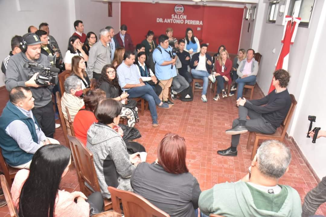 LA UCR EN CAÍDA LIBRE: FRACASADA VISITA DE LOUSTEAU Y PELEA INTERNA POR DINERO QUE “DESAPARECIÓ”
radioformosa.com.ar/la-ucr-en-caid…