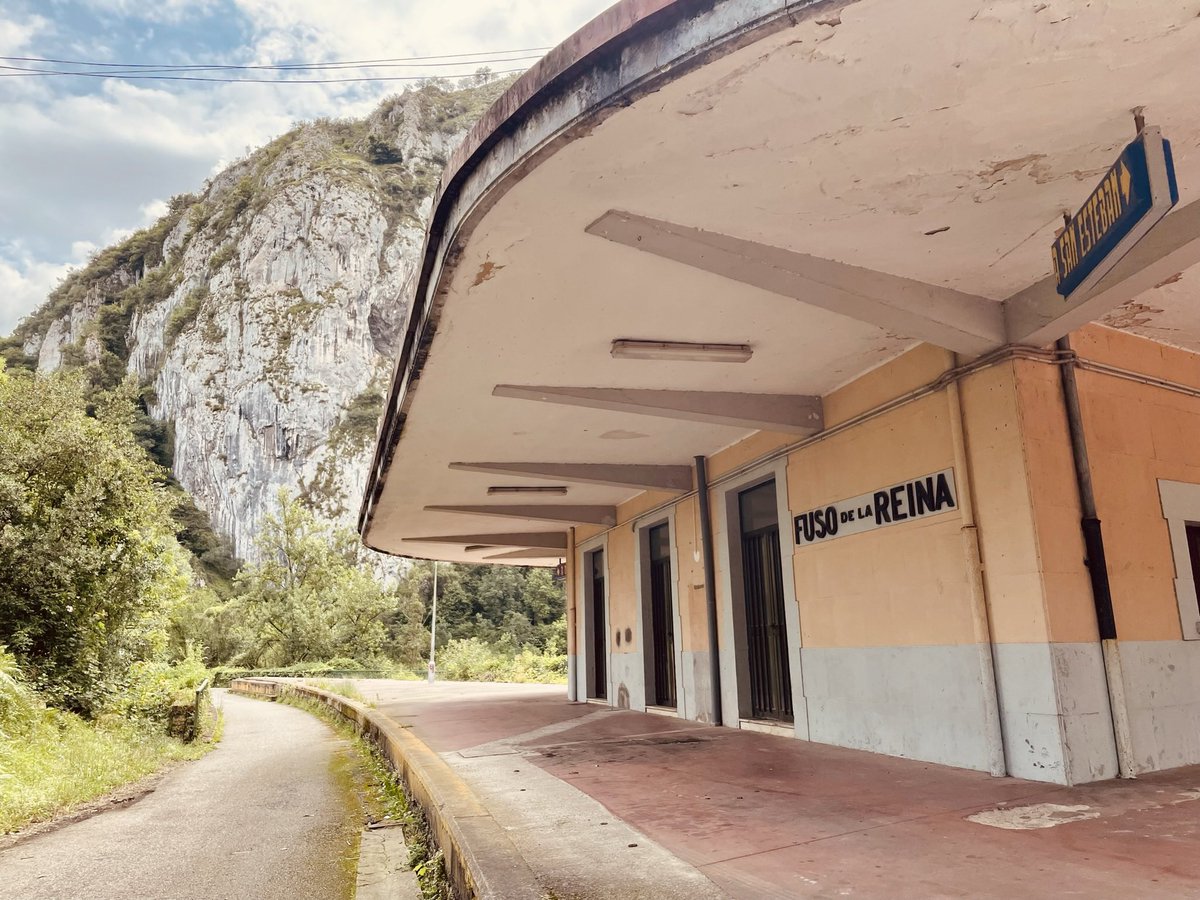 Postureo_AST's tweet photo. ¿Quién no ha pasado caminando por la vieja estación de Fuso de la Reina?

https://t.co/ue73NlAf8U

#asturias #asturies #rutasasturias #oviedo #verano #ig_asturias #asturiasgrafias #ig_oviedo #iggersasturias https://t.co/p3HrHXrxd8