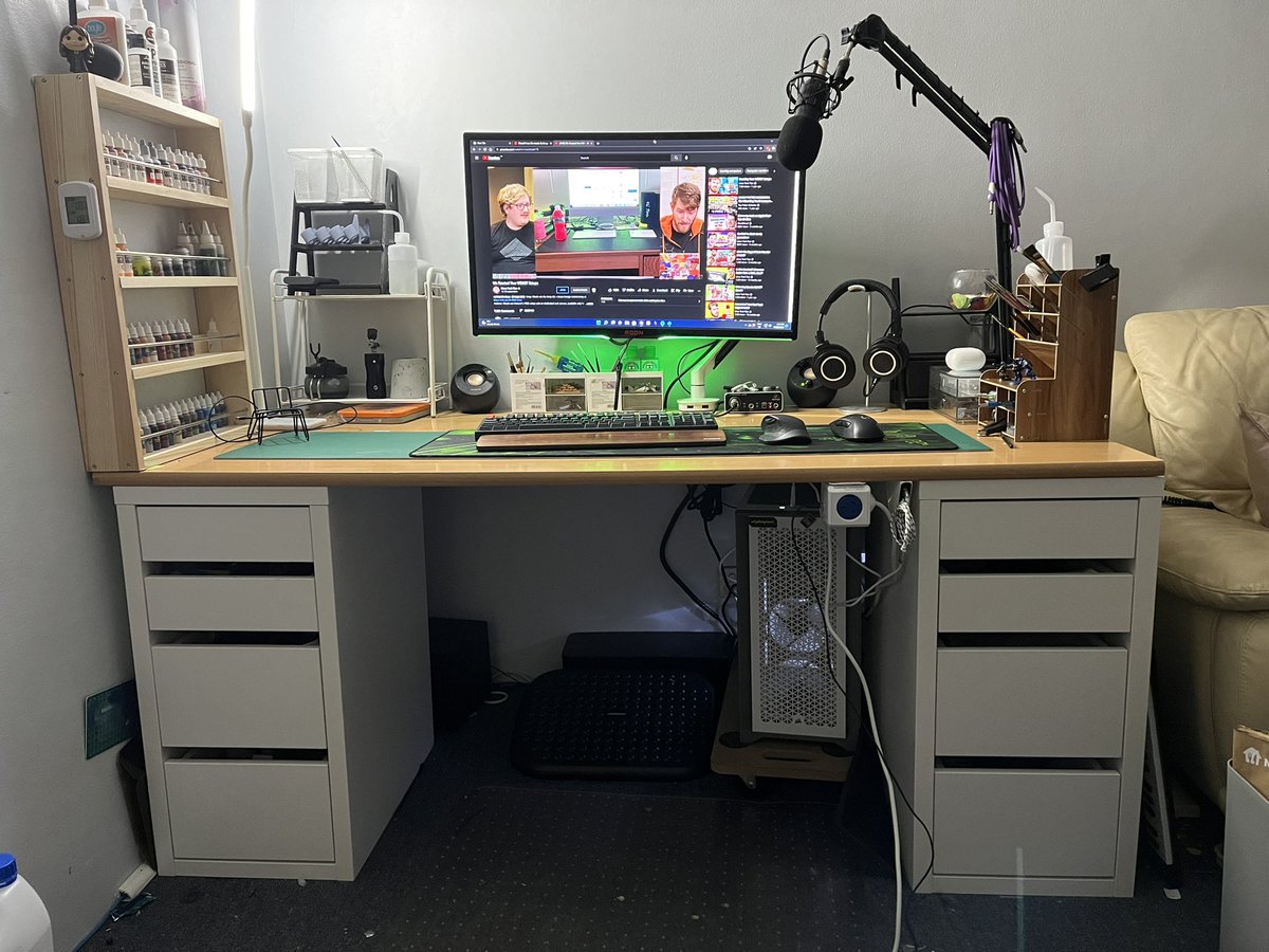 BenJCollis's tweet photo. @LinusTech Not sure if you’ll be doing another one,  but here you go. 

All round hobby and gaming desk. 
A useful space. 

Ryzen 3600
2060 super
All Noctua cooling.

No lube just IPA and distilled water ;)

#roastmysetup https://t.co/aEuP5943ap
