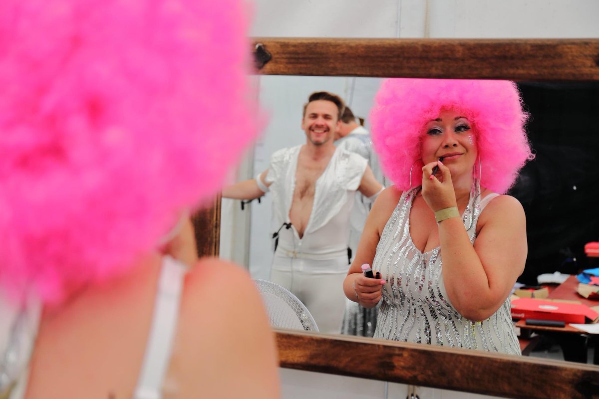 MissDiscoUK's tweet photo. Backstage before the show at the #8DW 

#missdisco #susanpinky #maxblohard #backstage  #gettingready #showtime #disco #discorevue #instaband #instagood #discofamily #wearefamily #dance #dancing #goodtimes #singer #vocals #discodiva #diva #discoparty https://t.co/97kkzZmiHn