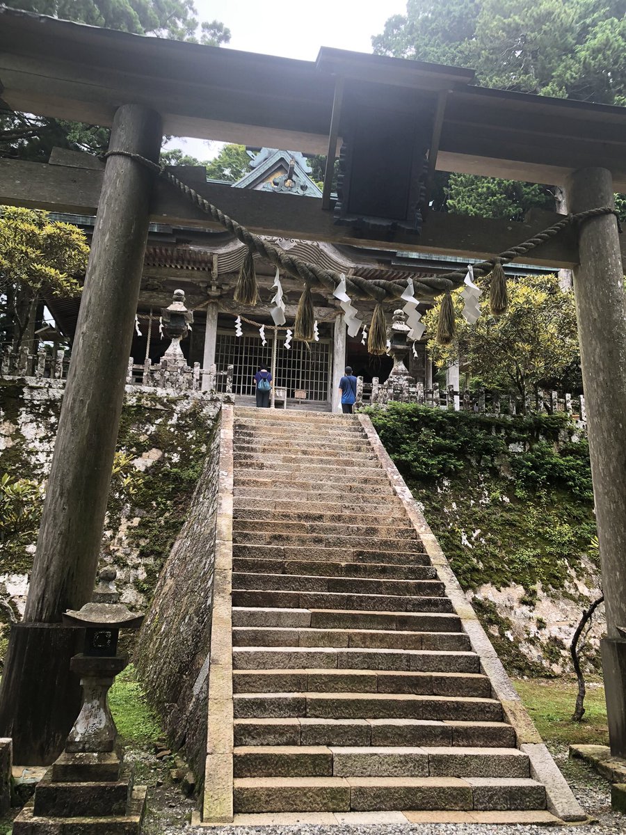 em_nls5656's tweet photo. 久しぶりに5日間もバイクに乗らなかった。仕事休みだし夫は夏休み長いからひとりでキャンツーでいなかったし。
私は膝が爆発中💥で乗る気にならなかった。
この休み膝の療養に温泉に行きたかったなぁ😢 https://t.co/NB47mcZFRL